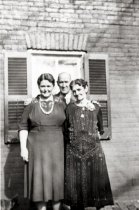 Bell family group, 1942